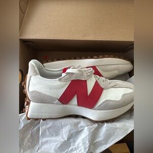 New Balance 327 shoe